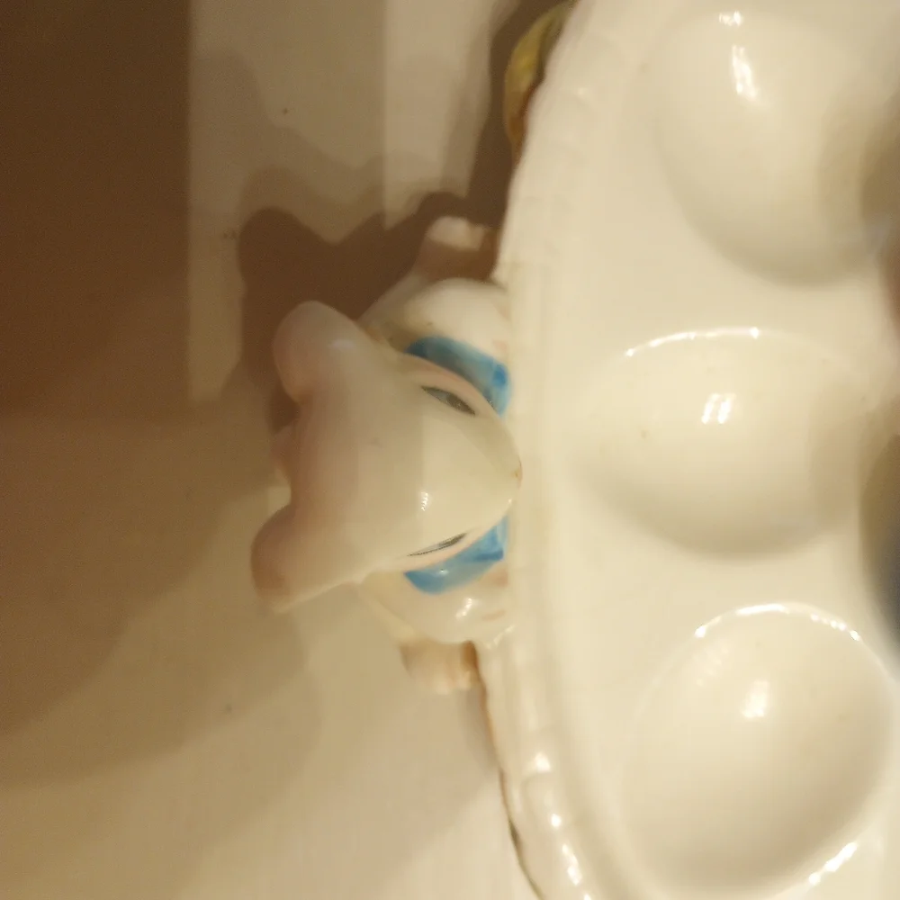 Ceramic Easter Egg Display Plate and matching salt and pepper shakers - Picture 6 of 11